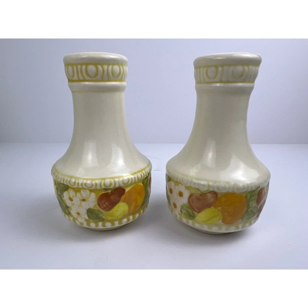 Vintage Metlox Poppytrail Vernon  Ceramic Salt Pepper Shakers Fruit Floral‎